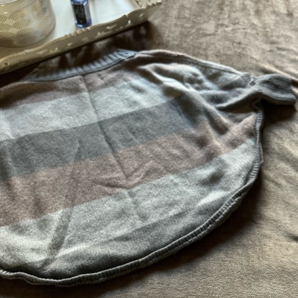 Ann Taylor Loft Gray Striped Sweater Poncho - Size XS/ S - Picture 6 of 7